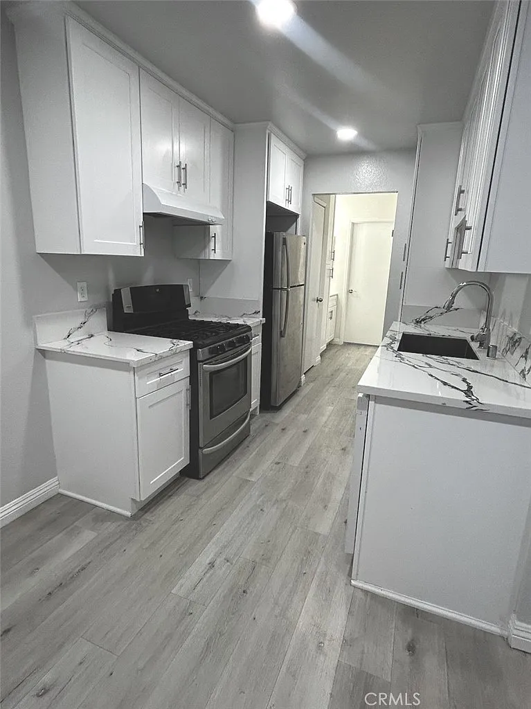 1 bed, 850 sqft, $2,000 — Photo 2