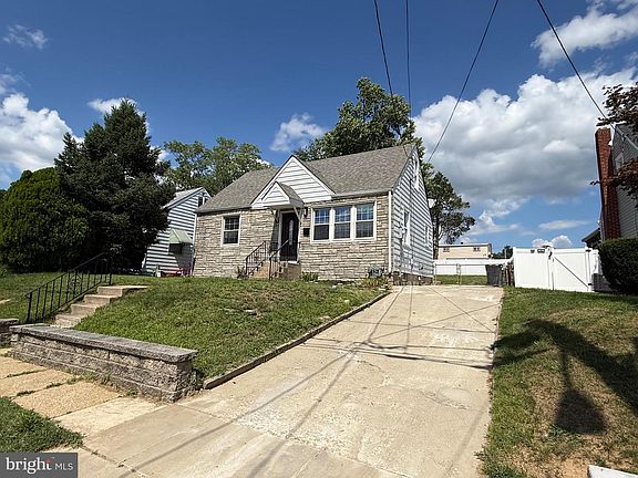 3rd image of 1004 Highland Ave