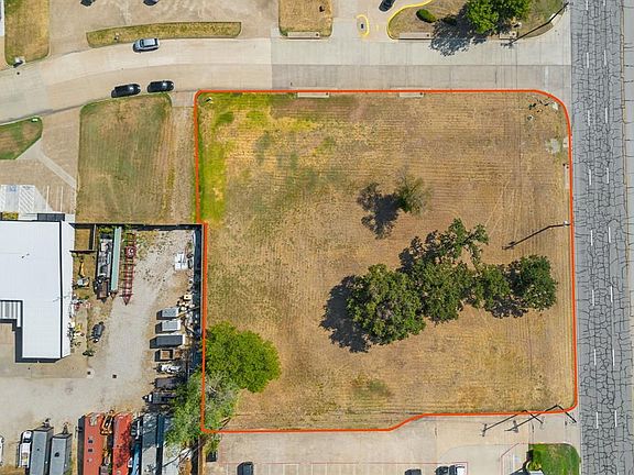 4th image of 911 Davis Blvd