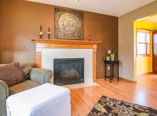 712 Links Dr, Poynette, WI 53955