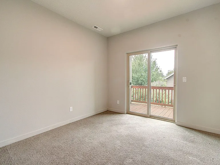 13000 NE 24th Cir — Photo 8
