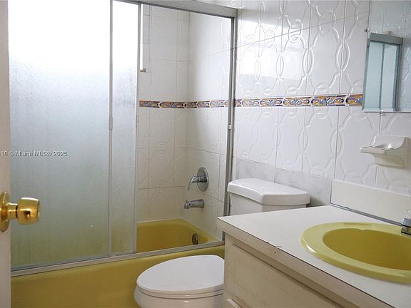 3rd image of 1225 NE 124th St #122529C