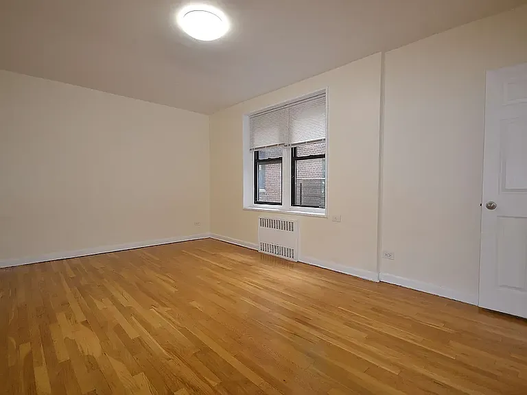 3415 Parsons Blvd #4M — Photo 2