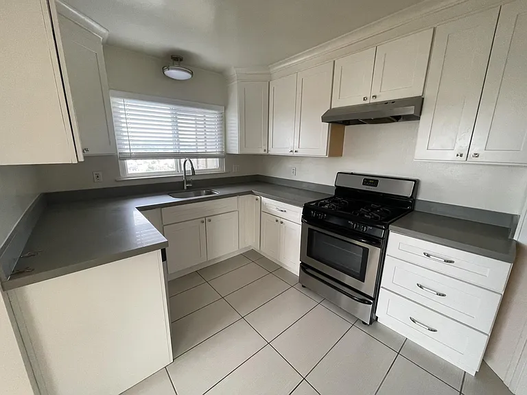 853 Vermont St #301 — Photo 5