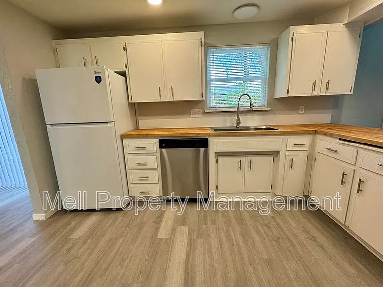 526 Holly Ln — Photo 6