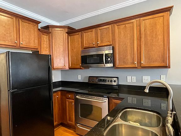 Kitchen - Granite Countertops
Microwave, Fridge, Stove, Oven, Sink w/ Garbage Disposal, Dishwasher