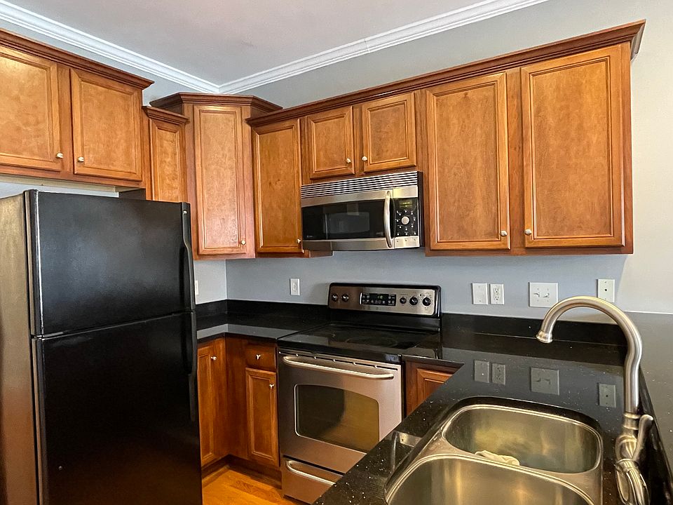 Kitchen - Granite Countertops
Microwave, Fridge, Stove, Oven, Sink w/ Garbage Disposal, Dishwasher