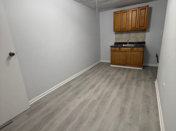 35 Eastview Ave #4