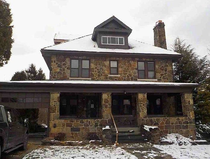 1st image of 230 Muntz Ave