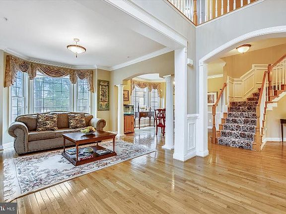 4th image of 2226 Great Falls St