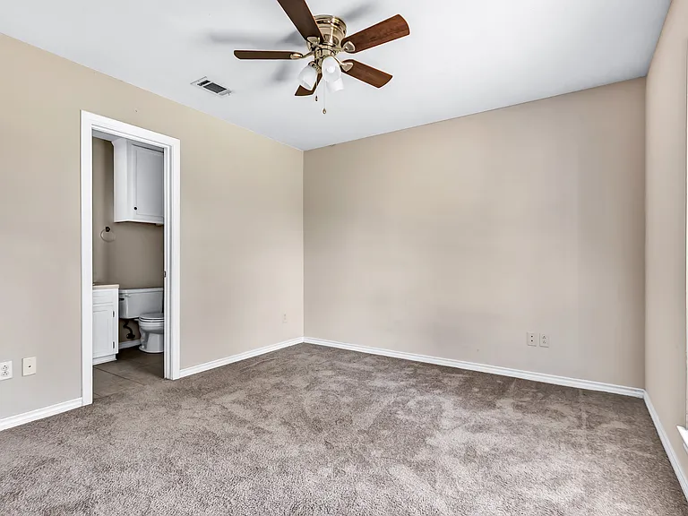1702 Medina Dr — Photo 14