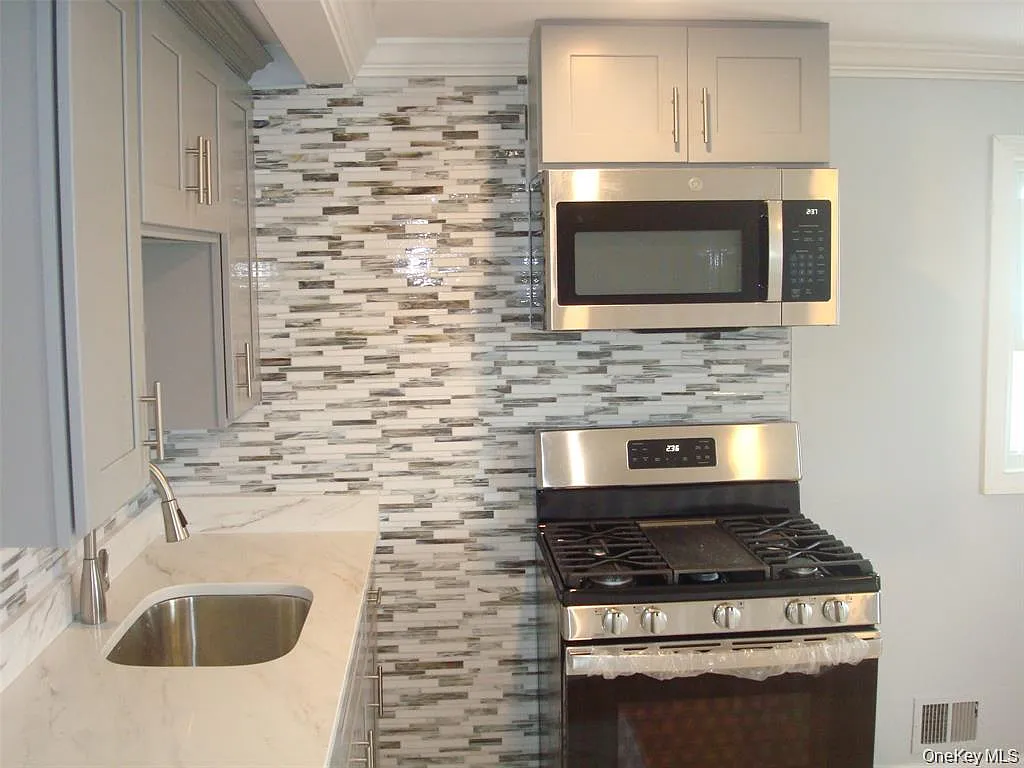 1 bed, 1.0 bath, 900 sqft, $2,200 — Photo 3