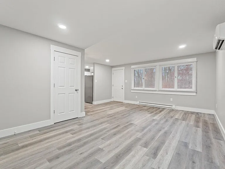 3910 Sleepy Hollow Ln #3910 — Photo 11