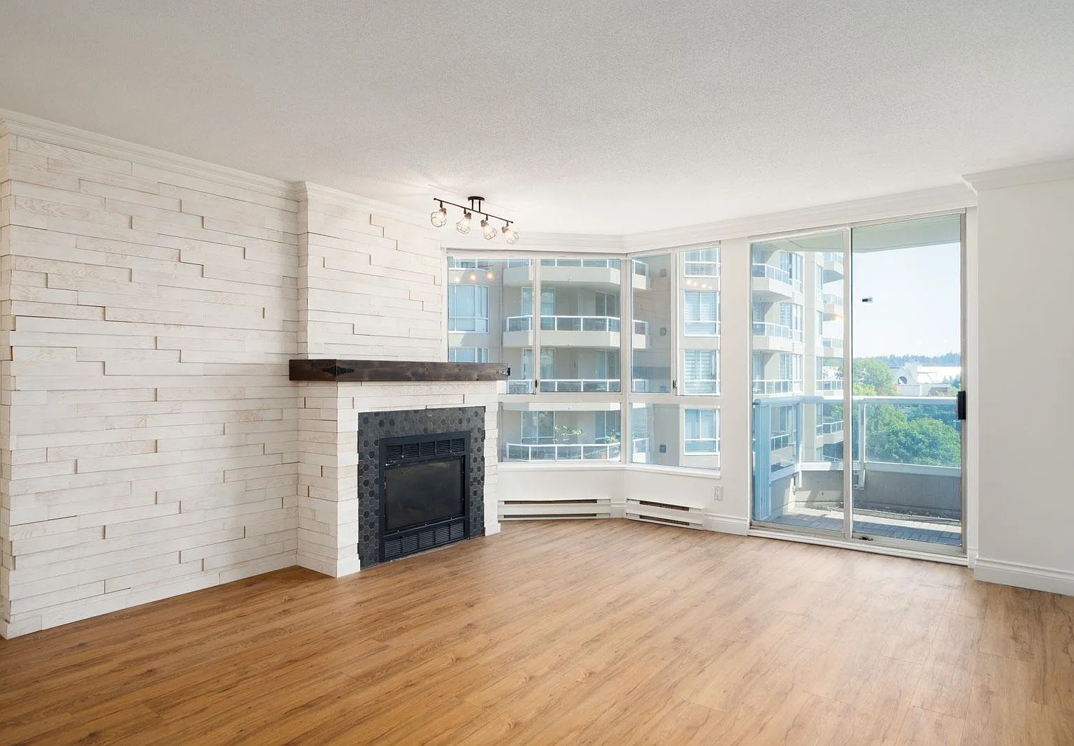 2 bed, 1294 sqft, $3,100 — Photo 4
