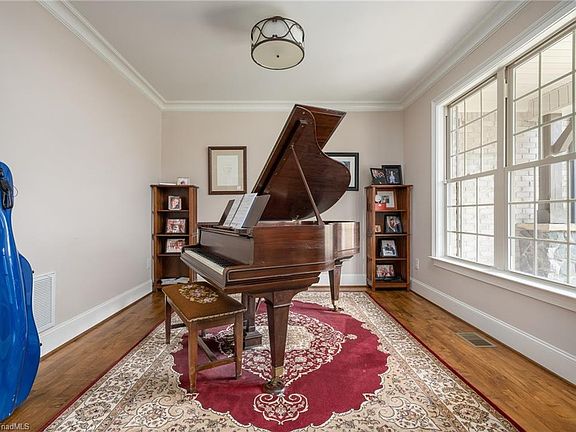 5th image of 503 Margaret Hiatt Ct