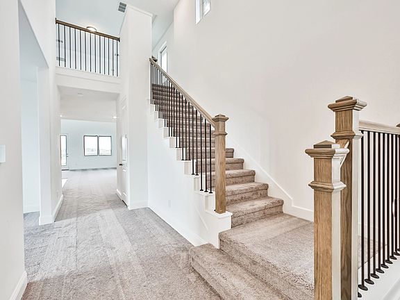 Homesite 7158 front hall