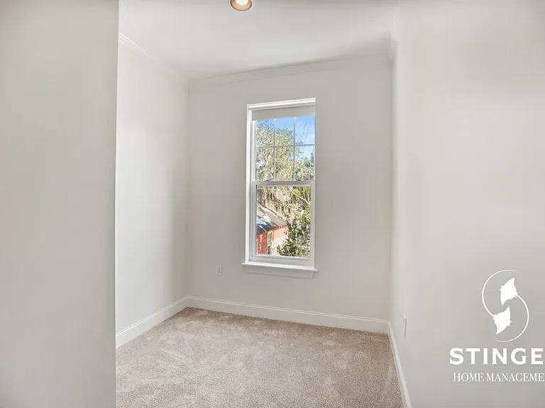 828B E Paris Ave — Photo 16
