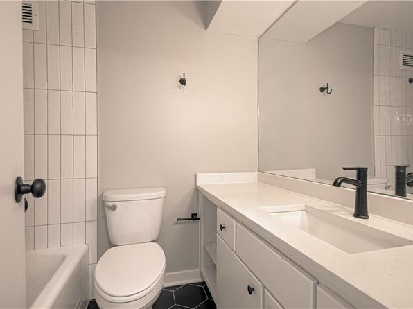 4550 Warwick Blvd APT 210-211, Kansas City, MO 64111