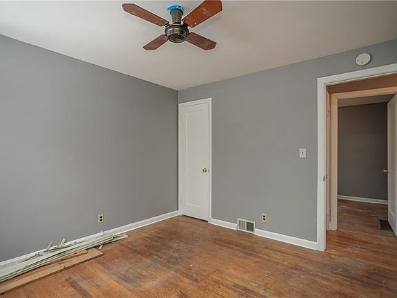 3rd image of 23 Crosby St