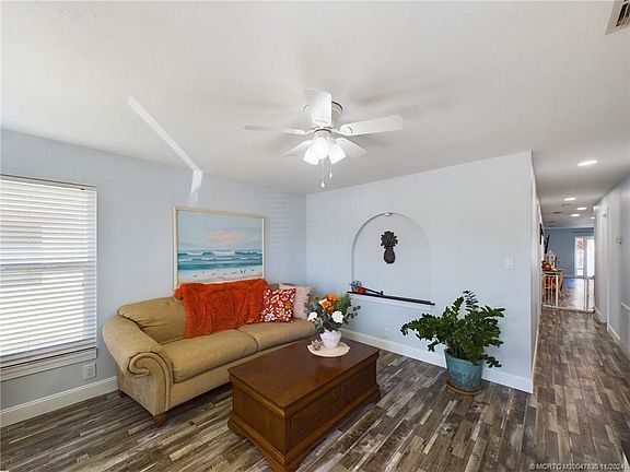 3rd image of 841 Orlando Ave S #841