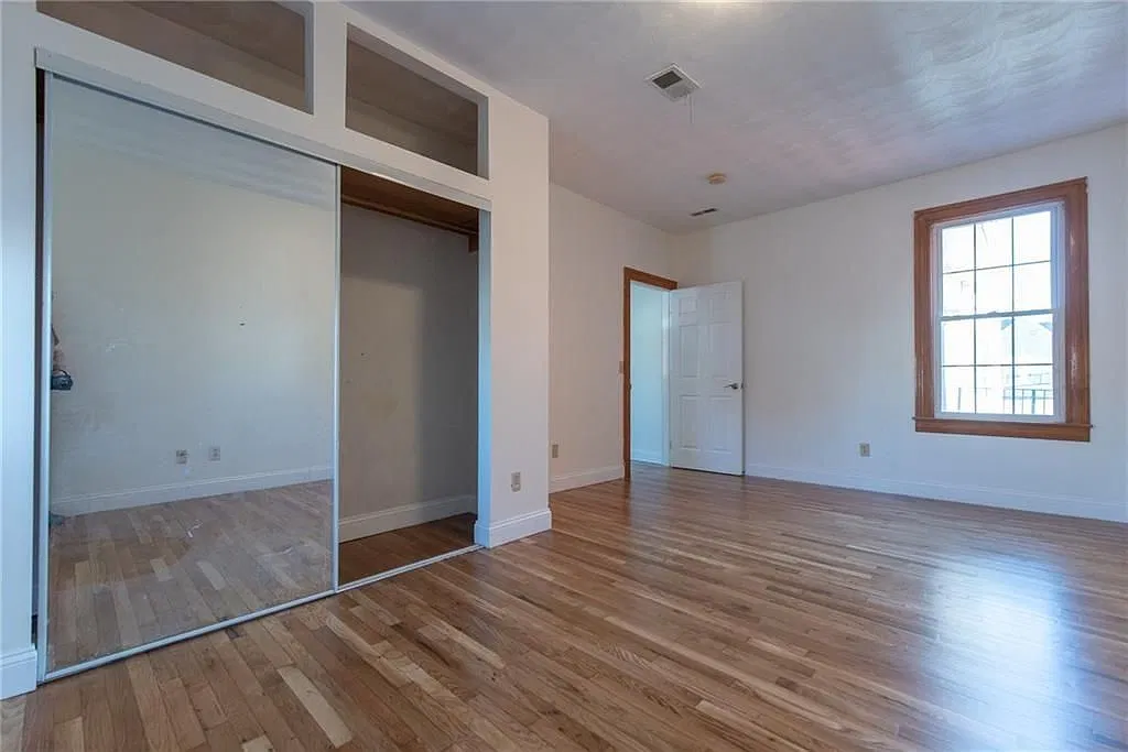 3 bed, 1.0 bath, 1384 sqft, $2,200 — Photo 4