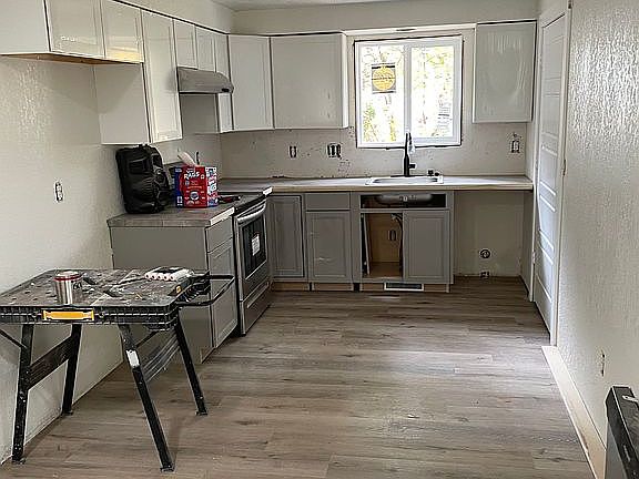 5th image of 3919 N Shatto Ln