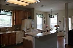 4th image of 2803 Five Oaks Dr