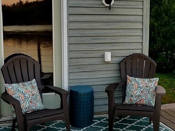 Deck overlooking water!