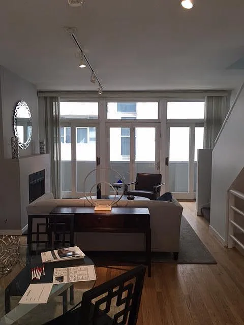 3 bed, 3.5 bath, 2300 sqft, $4,250 — Photo 2