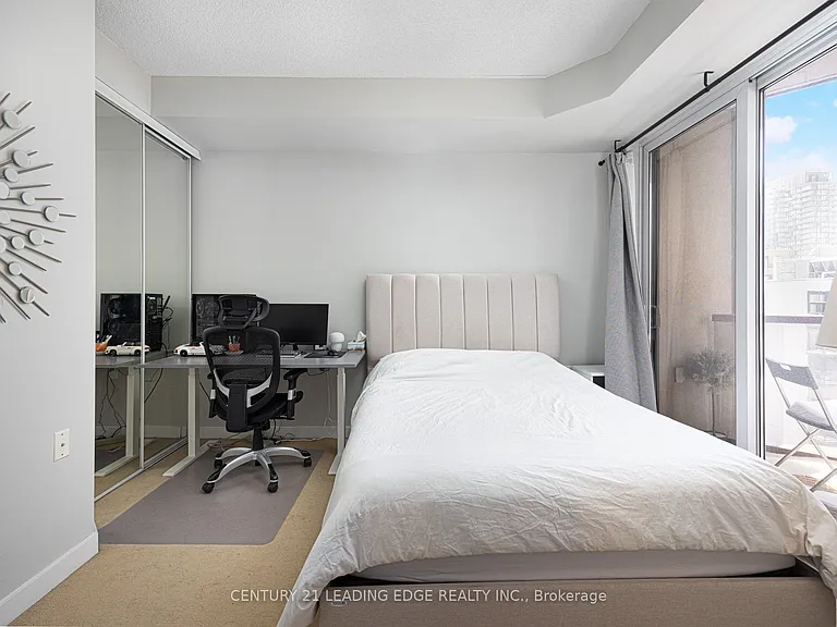 85 Bloor St E #1413 — Photo 15