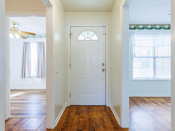 3rd image of 2206 Pin Oak Cir