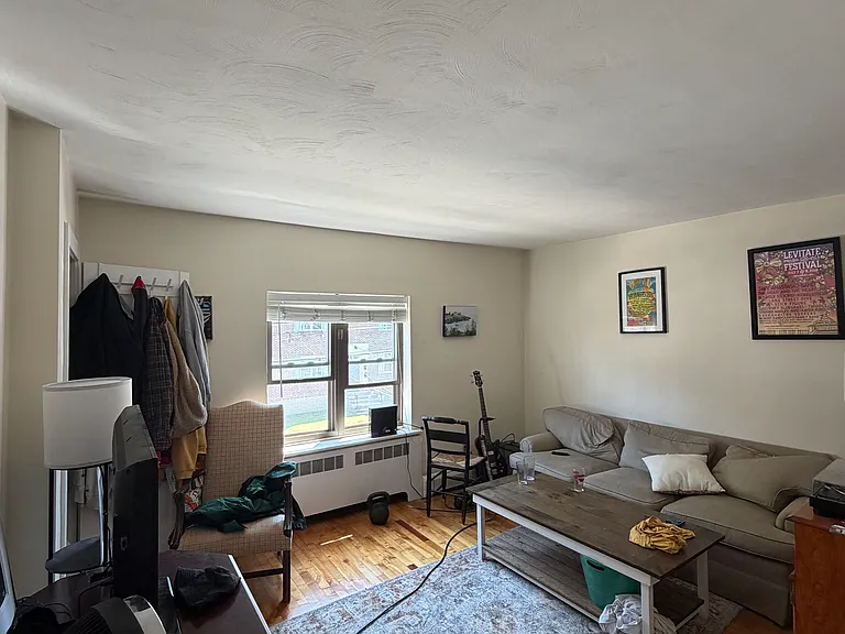 32 Brock St #4 — Photo 4