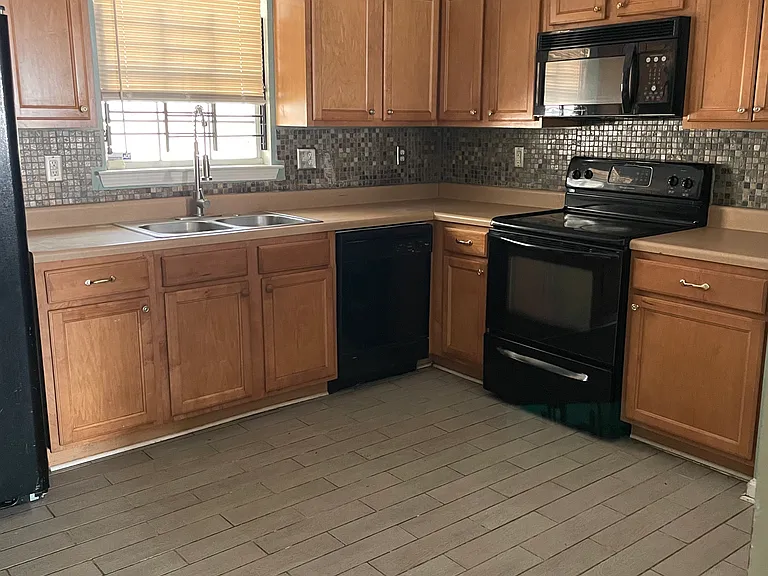 7690 Creekside Ln — Photo 5