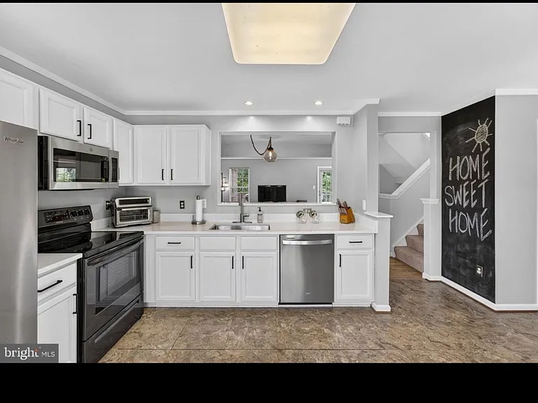 9320 Garst Dr — Photo 15