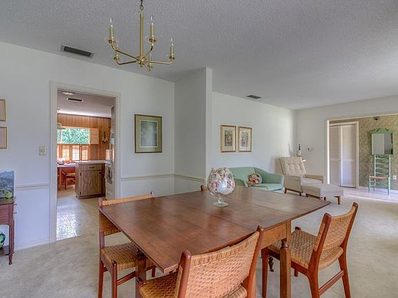 3rd image of 1639 Crystal Lake Dr