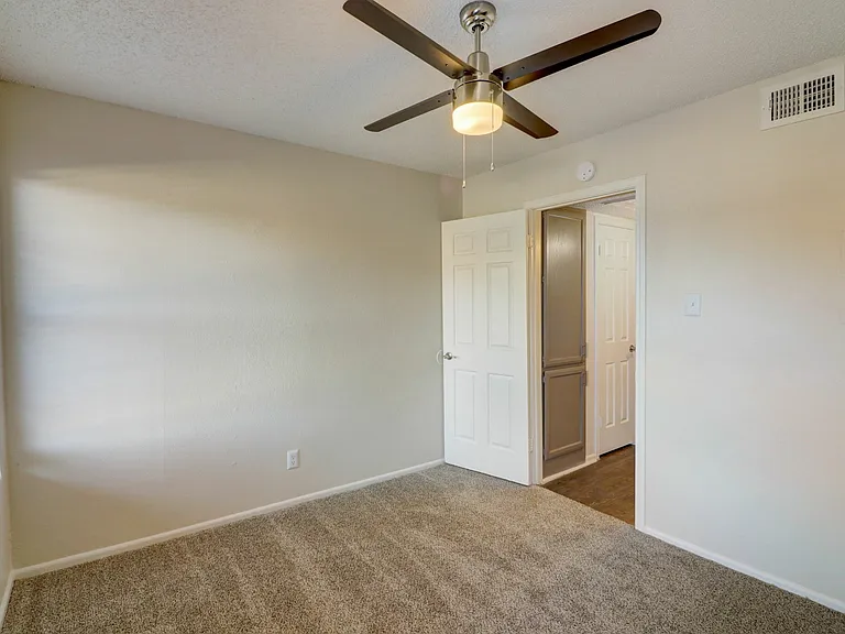 26-web-or-mls-Lake Park Rd-026