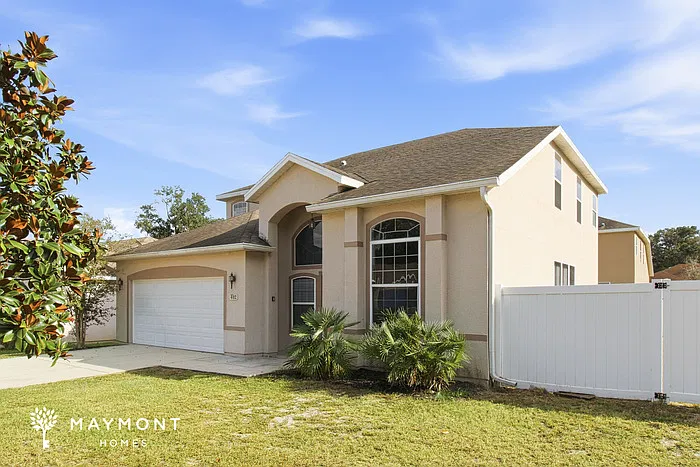 4 bed, 3.5 bath, 2299 sqft, $2,495 — Photo 4