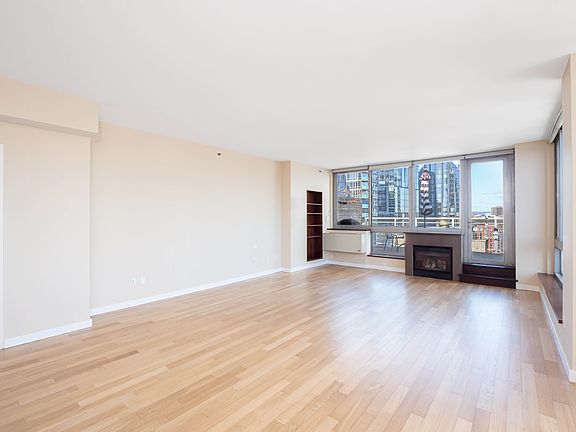 3rd image of 225 W 60th St #Ph2b