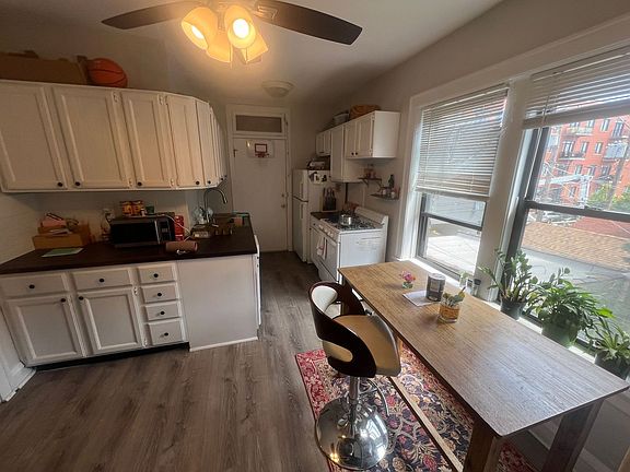 4th image of 2842-44 W Fletcher St #2844-2S