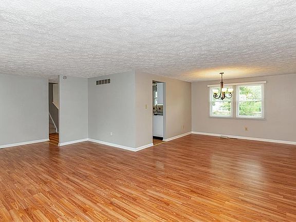 2nd image of 6539 Lakeknoll Dr