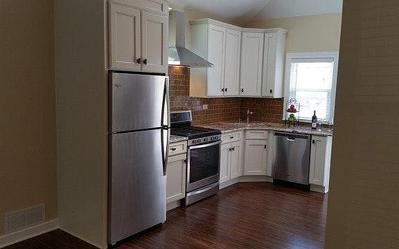 4th image of 5822 W Catalpa Ave