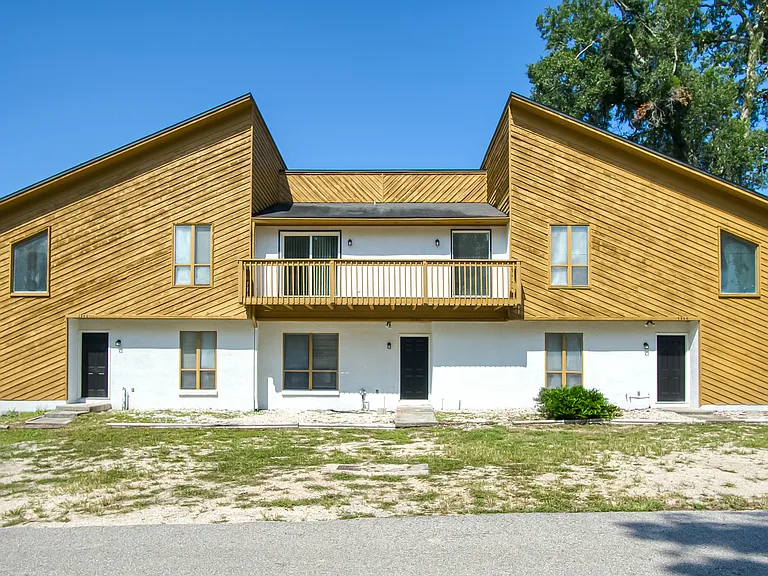1304 E Magnolia Cir #1306 — Photo 1
