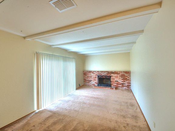 4th image of 452 Safari Dr