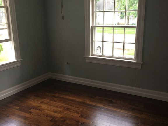 2nd image of 219 W Grand Ave