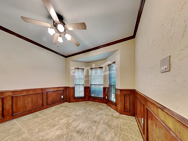 404 Roundrock Ln — Photo 9