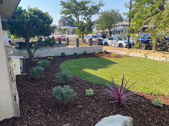 3rd image of 2601 N Glenoaks Blvd #B