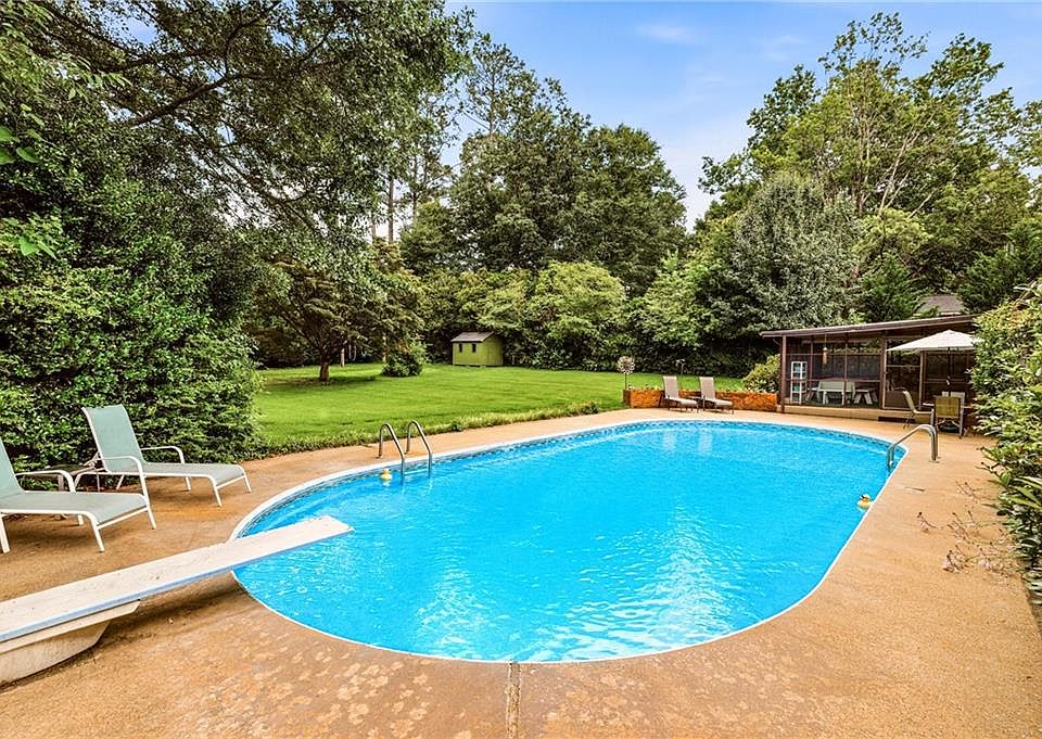 1st image of 1833 Poinsettia Dr