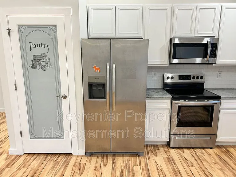 317 Sterling St #B — Photo 10