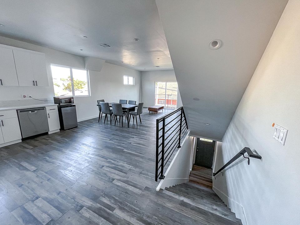 2nd image of 1252 W 37th Pl