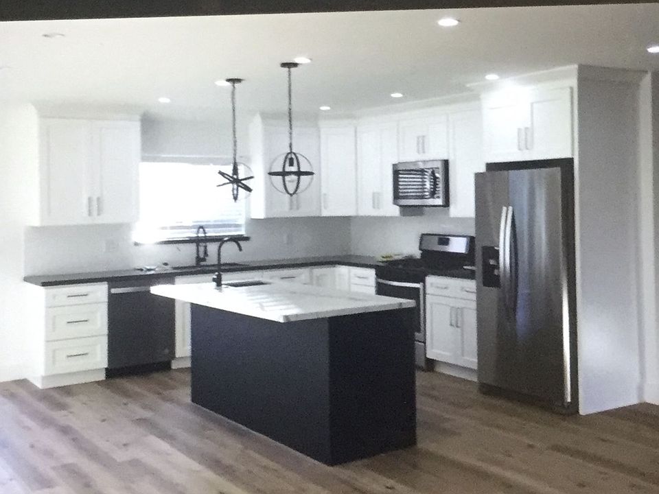 F8FEEB3A-E2EA-42E9-93EF-BAE8A848E1E1